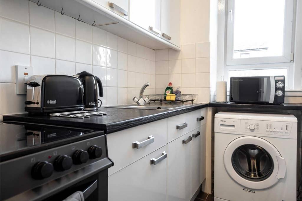 ☆Spacious Flat Close To University And City Centre Lägenhet Dundee Exteriör bild